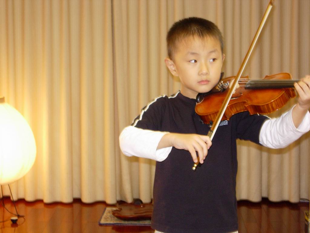 提高孩子学琴兴趣方法之——感情欺骗法