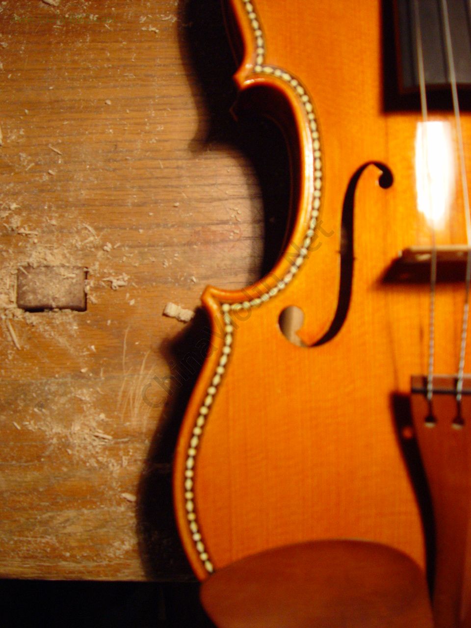 真正的好镶花琴，镶线的颜色和密度比例。