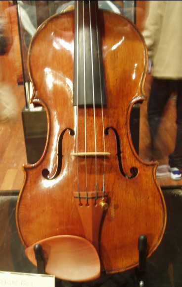 意大利名琴与意大利油漆