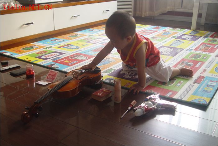 小孙子一周岁了，抓周的结果是......