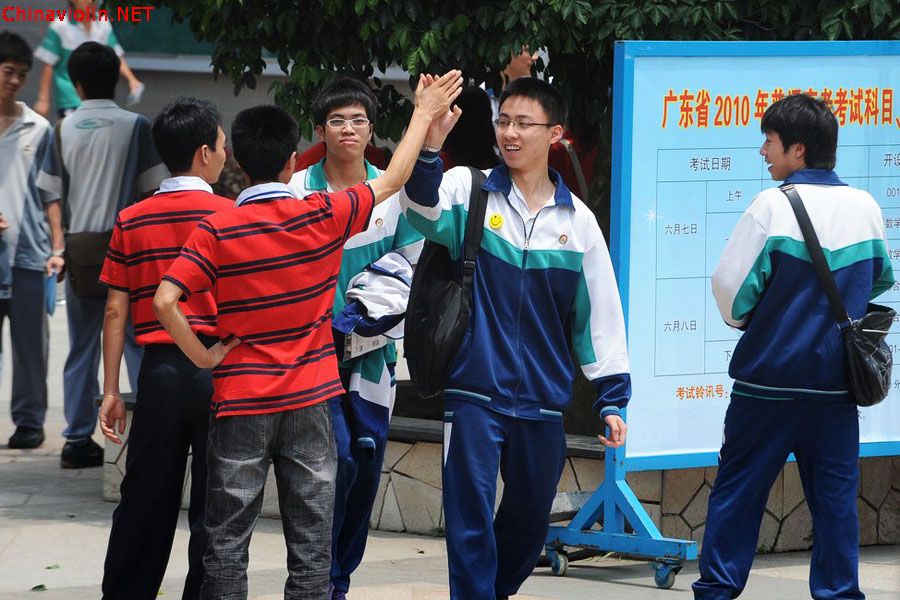 2010高考众生相 04.jpg