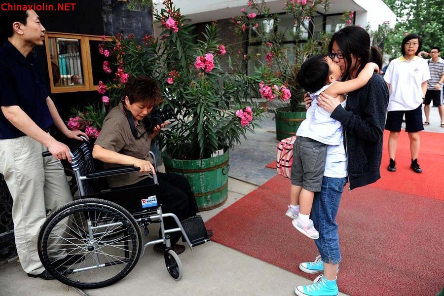 2010高考众生相 03.jpg