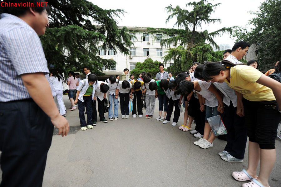 2010高考众生相 06.jpg