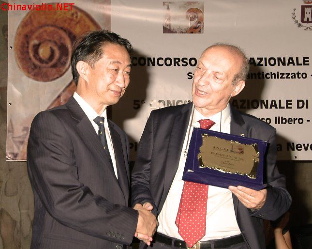 2011郑荃意大利奖.jpg