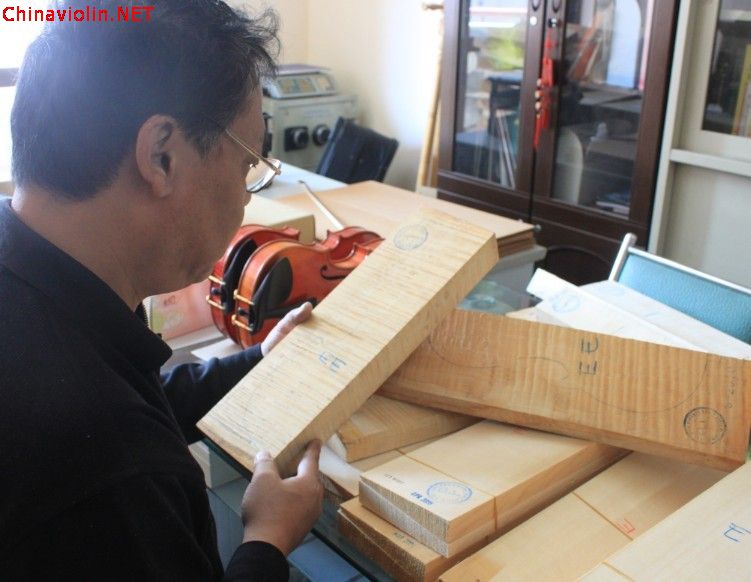 在挑选材料  1.jpg