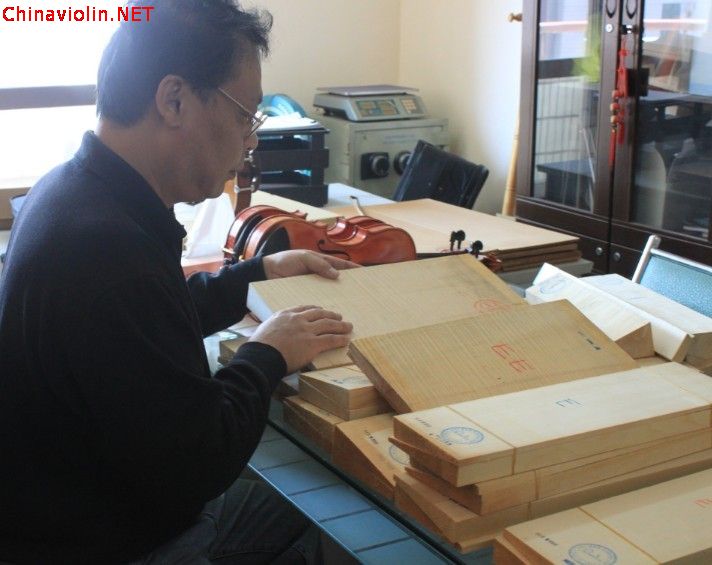 在挑选材料  5.jpg