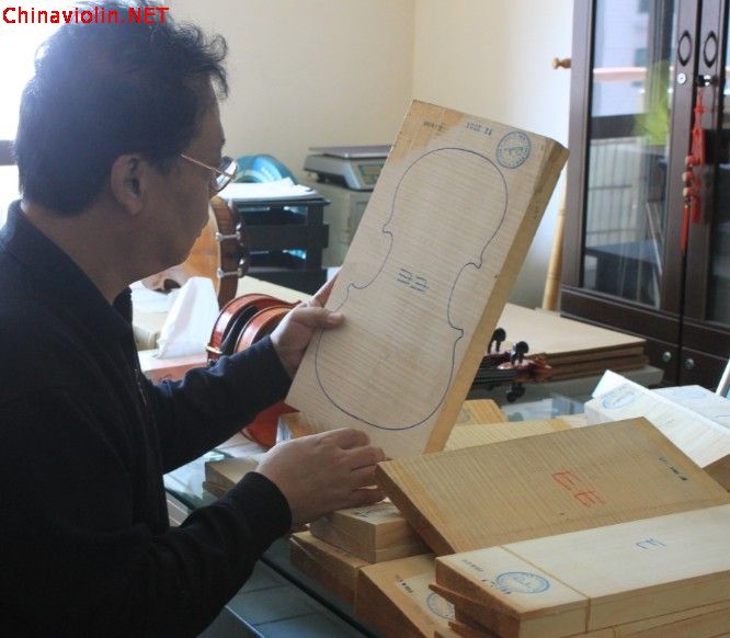 在挑选材料  3.jpg