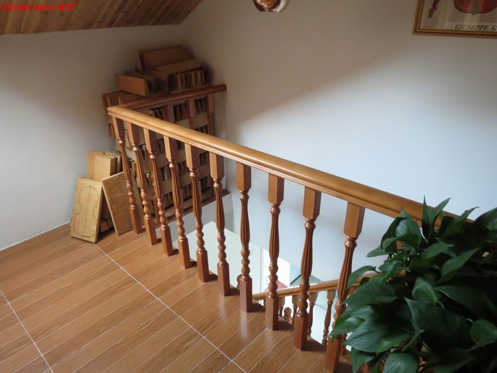 【刘兆军提琴工作室】终于搬到自己的新家了，阁楼是我的新工作室. ... ...