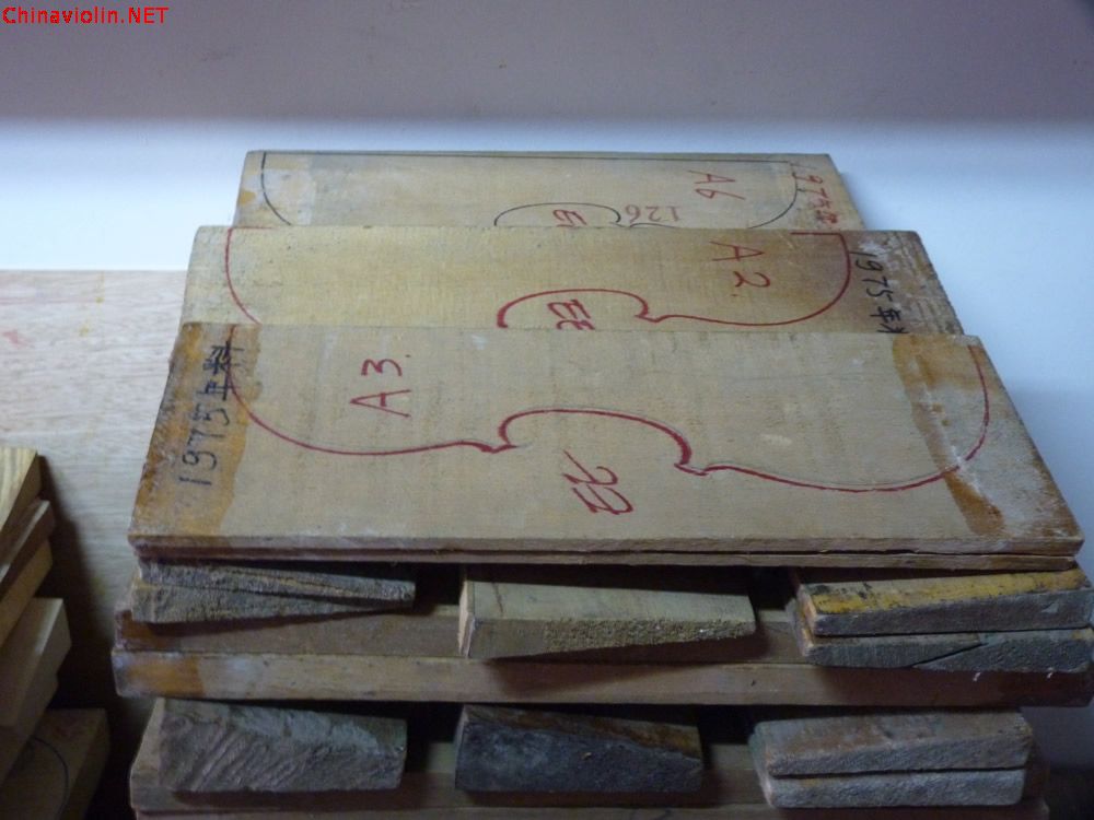 1975年意大利老料面板.jpg