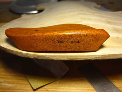 【荣华提琴作坊】腮托的制作