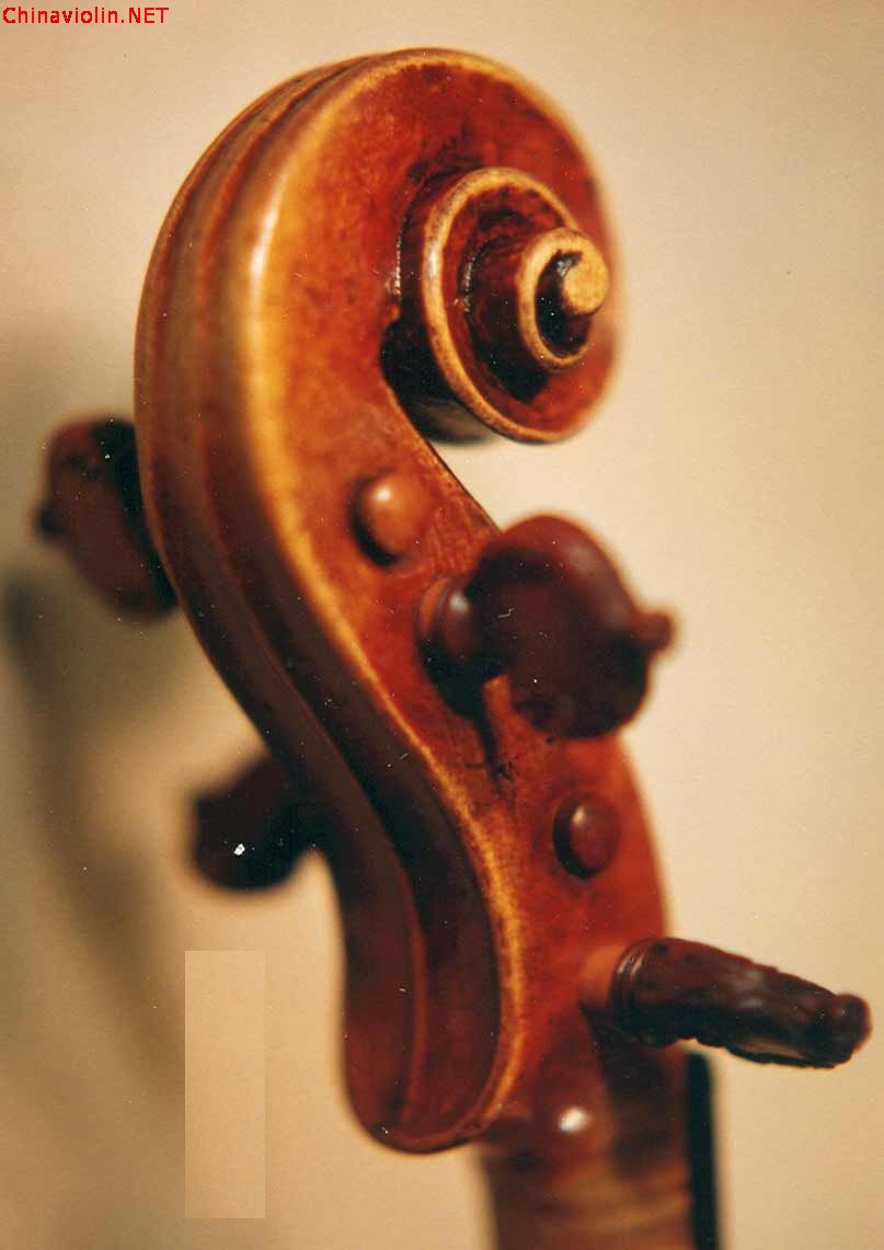 guarnerius_scroll6.jpg