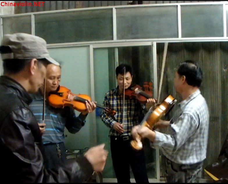 伊森指导排练.jpg