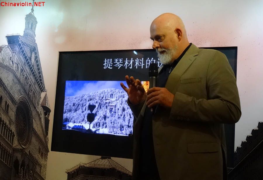 大师的讲演.jpg