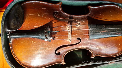 前二年收藏的一把早期的苏州薛温良全手工制精品琴