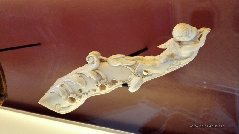 两个挺有意思的大提琴琴头