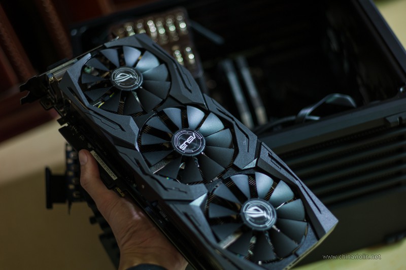 全国第一块华硕1080ti非公版显卡开箱