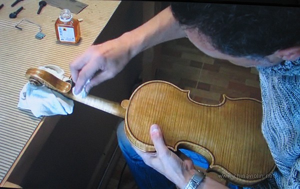 推荐一个2秒鉴定小提琴是不是工厂还是流水琴/手工的区别