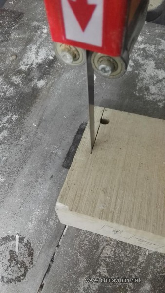 提琴双拼背板基本对称的虎纹是怎么实现的