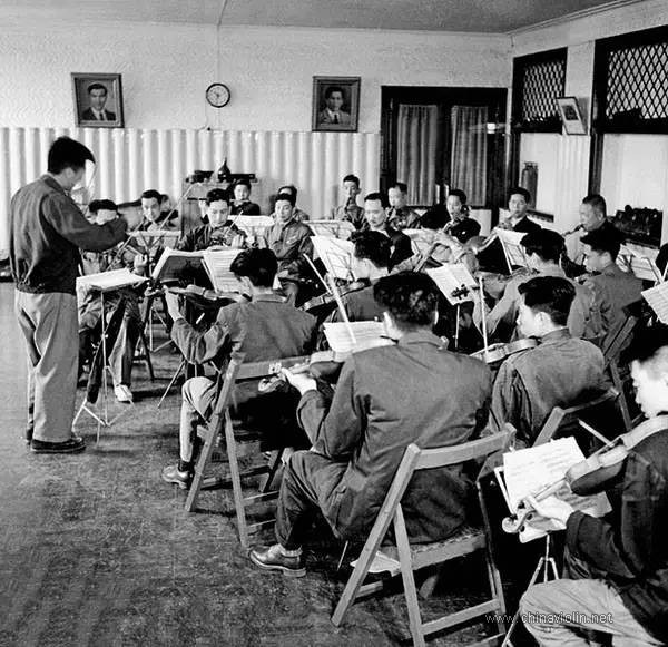 1953年天津工人业余管弦乐队.jpg