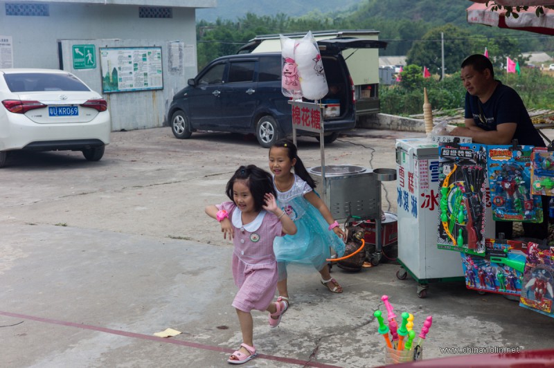 《童年情景》Leica Summicron-M 50/2