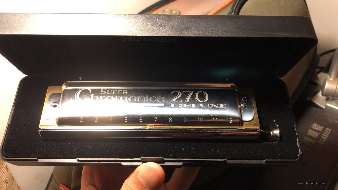 刚买的口琴，看不太懂简谱啊。