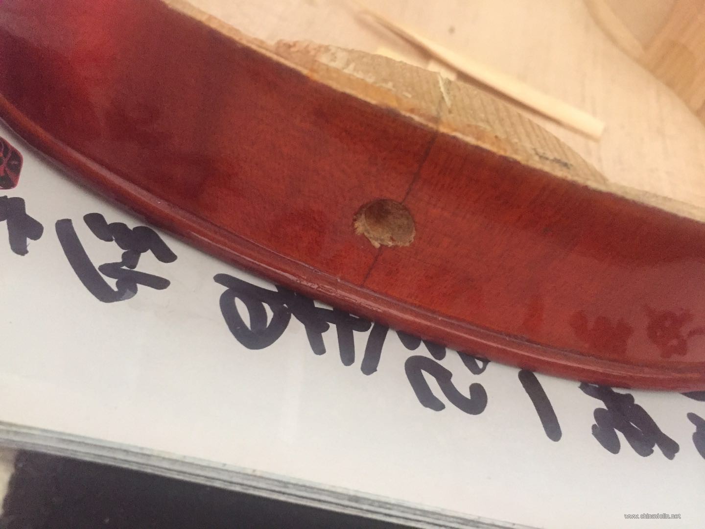 今天拆卸下来夹具粘的还可以，再把微缝隙粘一下！