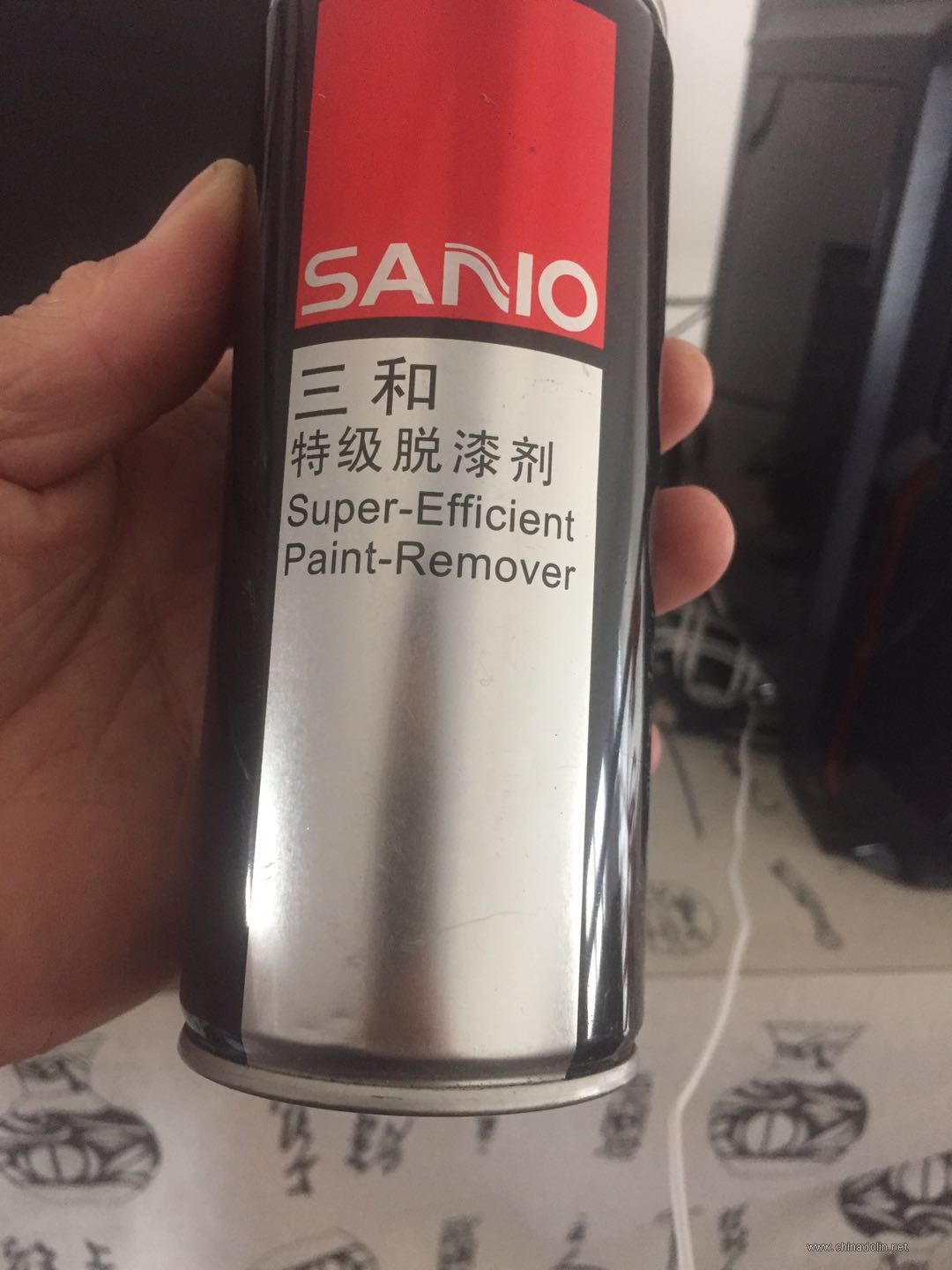 用三和脱漆剂脱普及琴的漆面作个试验