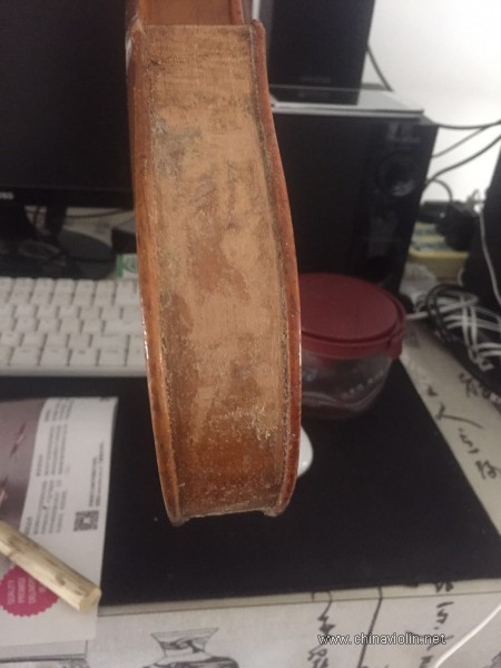 二十分钟后漆面泡泡是软的就用腻刀刮了刮就是这结果。