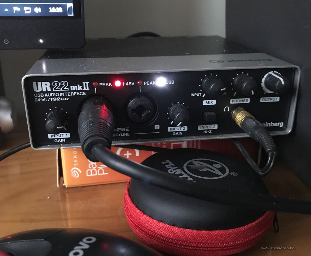 YAMAHA-UR22.JPG