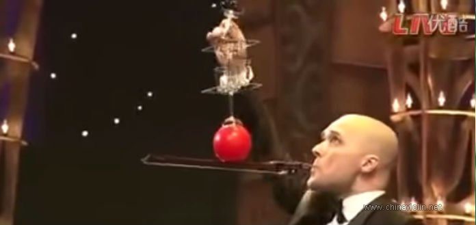 酒杯平衡表演加小提琴演奏.jpg