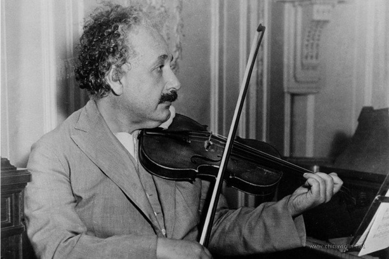 albert-einstein-with-his-violin-lina-59927-large.jpg