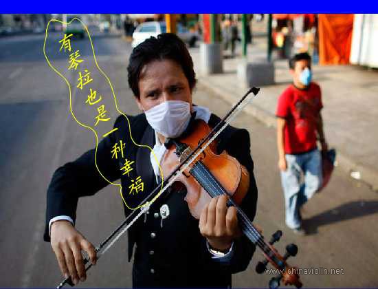 疫情期间拉琴者1.jpg