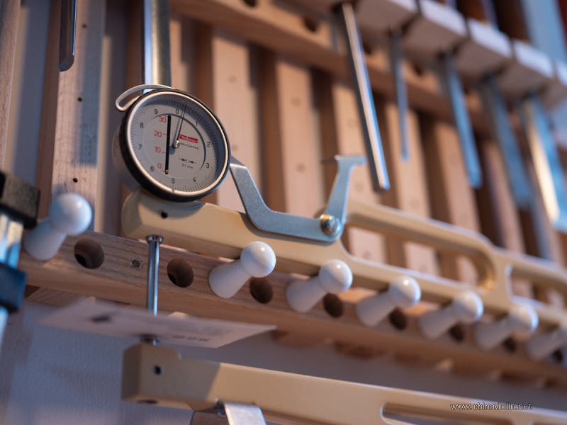 购入Juzek牌厚度测量表（测厚仪）