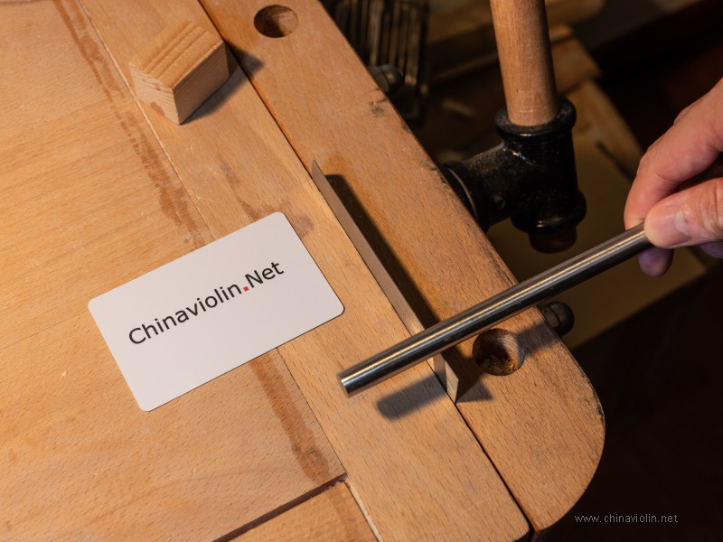 刮片简易打磨方法。