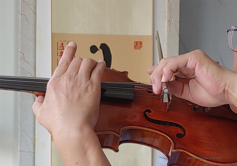 咱共同探讨哈，这样玩儿琴会不会好一些？