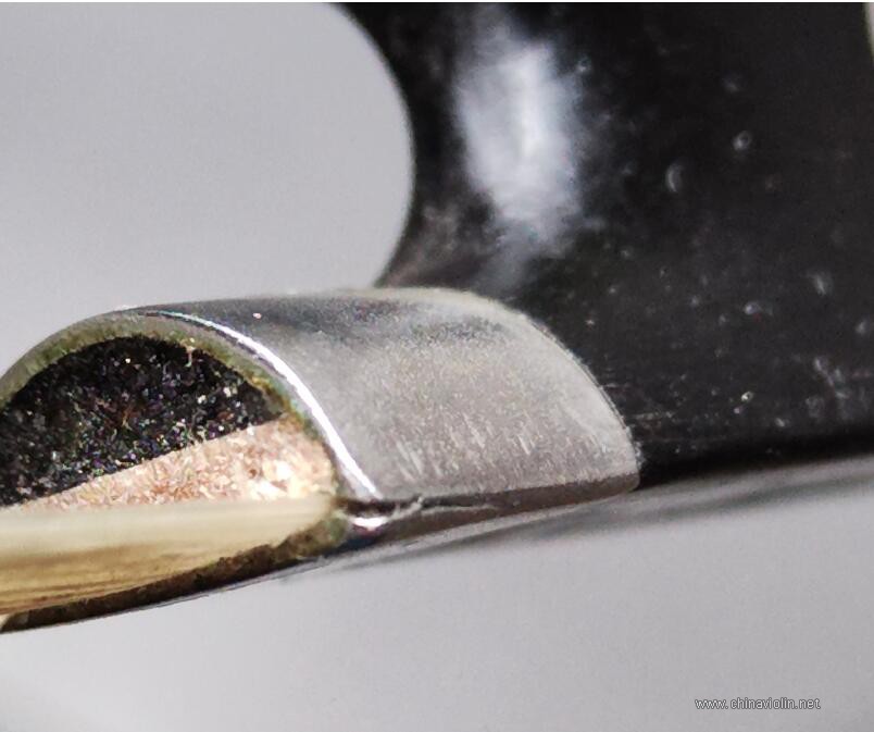被不称职的换弓毛师傅弄裂缝的马尾库金属半圆