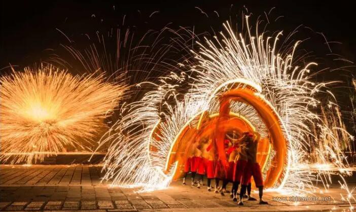 聂耳《金蛇狂舞》