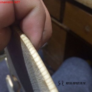 如何从外形上辨别热烘干、压模等工艺的机械工厂琴？