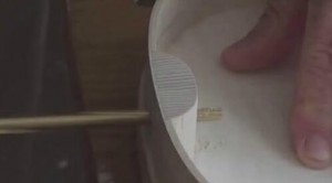 一段中提琴制作的视频，非常好看。