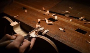 一人 一琴 一世界 ⑥ 侧板烘烤粘接