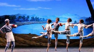 《快乐的女战士》亚伦