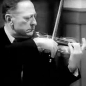 海菲茨模仿学拉小提琴时的一些通病