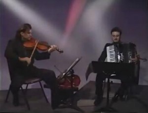 中提琴和手风琴 Nick Ariondo 作曲