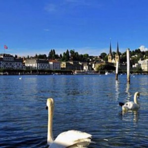 《可爱的渔家姑娘》，学玩简单的二重奏。