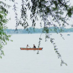 《让我们荡起双桨》晨曦版本伴奏