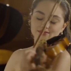 埃斯特·阿布拉米谈肩垫