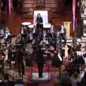 罕见演出事故——独提被打落