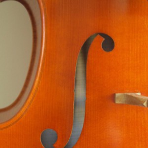 你的琴是制琴师本人制作的吗？