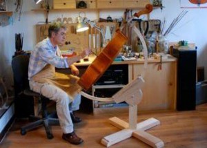 Bertrand Yves Delisle 的大提琴架