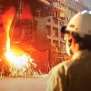 红太阳的光辉把炉台照亮